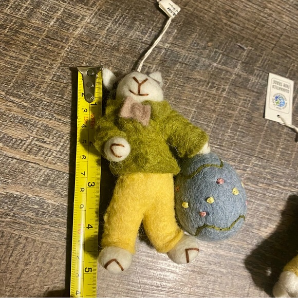 Gry & Sif Wool Bunny Bowtie & Flower Grey Sheep with Green Jacket Egg Fair Trade - Picture 9 of 11